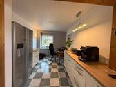 Moderne Küche mit Büro - 