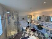 Modernes Badezimmer - 