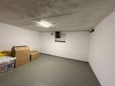 Kellerraum mit Kartons - 
