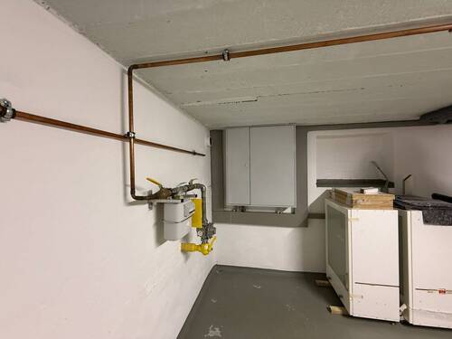 Kellerraum mit Heizungsanlage - 