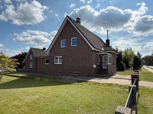Modernisiertes Einfamilienhaus - 5 Zimmer Einfamilienhaus in Radbruch