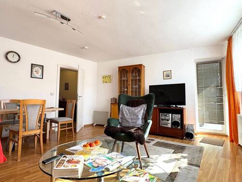 Wohnzimmer - 3 Zimmer Etagenwohnung zum Kaufen in Wunstorf