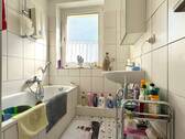 Badezimmer mit Wanne - 