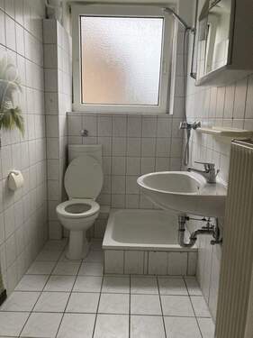 Badezimmer - Etagenwohnung mit 25,70 m² in Itzehoe zur Miete