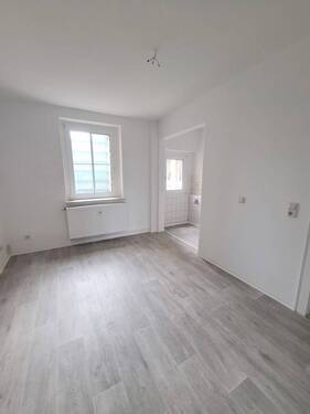 Wohnzimmer - 2 Zimmer Etagenwohnung zur Miete in Plauen