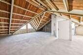 Dachgeschoss ausbaubar - 