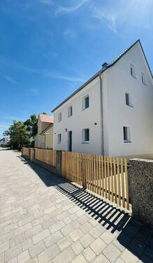Bild 2 - 8 Zimmer Mehrfamilienhaus, Wohnhaus zum Kaufen in Bechhofen