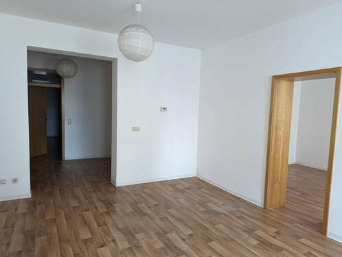 Wohnzimmer - Sehr gepflegte, großzügige 2-Raum-Wohnung im Herzen der Stadt-Fußgängerzone