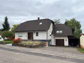 4 - Einfamilienhaus mit Einliegerwohnung und schönem Grundstück