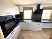 Einbauküche mit allen Geräten - *RESERVIERT*Helle drei-Zimmer-Dachgeschosswohnung mit Balkon bei Flachslanden
