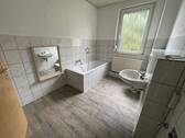 Bad 4.jpg - 5 Zimmer Etagenwohnung zur Miete in Lauchhammer