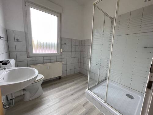 Bad 2.jpg - 5 Zimmer Etagenwohnung in Lauchhammer