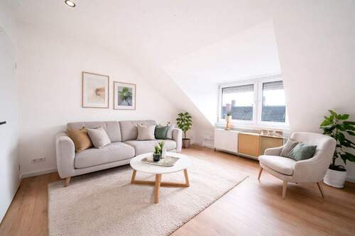 2. Zimmer Visualisiert - Frisch kernsanierte, lichtdurchflutete 2-Zimmer-Dachgeschosswohnung mit Balkon