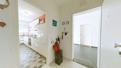 Flur - Beispielfoto, Ausstattung und Zustand können variieren - 