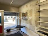 großes Fenster mit Beleuchtung - **Nette Ladenfläche direkt an der vielbefahrenen Hauptstraße**