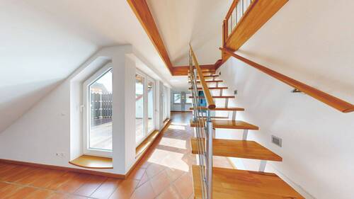 Esszimmer mit Blick in den Wohnbereich - 