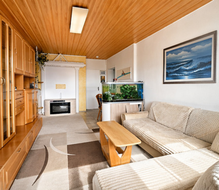 Wohnzimmer.png - 3 Zimmer Etagenwohnung in Meerane