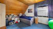 1. OG Schlafzimmer 1 - 
