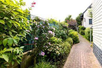 Zuweg zu beiden Häusern - 