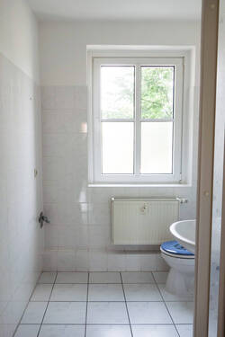 Bad.jpg - Etagenwohnung mit 78,00 m² in Halberstadt zur Miete