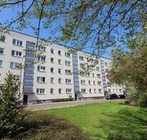 @ Gestalten & sparen im Dichterviertel: 3 Zimmer mit Westbalkon - Chance zur Eigenherrichtung! @ - Halle (Saale) Südliche Neustadt