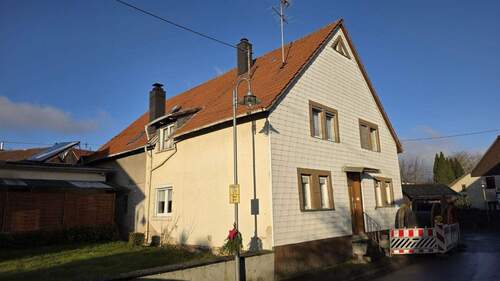 Bild 1 - Gepflegtes und teilsaniertes EFH mit Scheune in Roth bei Stromberg zu verkaufen