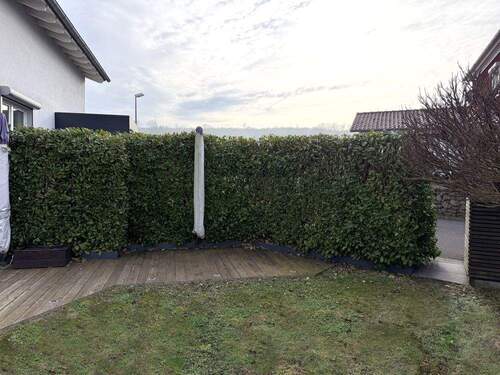 Terrasse u. Grünfläche - 