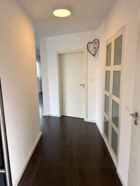 Flur EG - 7 Zimmer Einfamilienhaus in Mertesheim