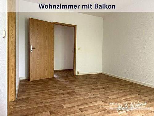 Wohnzimmer mit Balkon - 