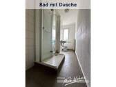 Bad mit Dusche - 