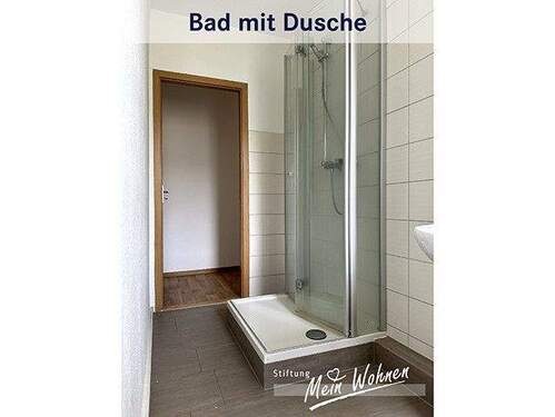 Bad mit Dusche - 