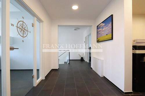 V8828 Bürogebäude Flur 2 - 