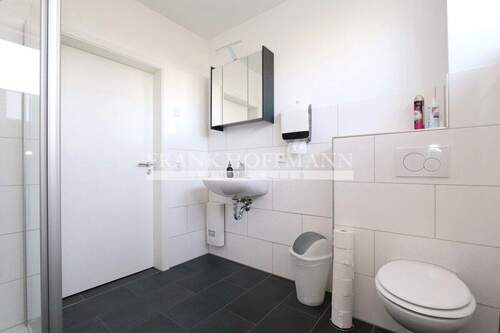 V8828 Bürogebäude Sanitär 1 - 