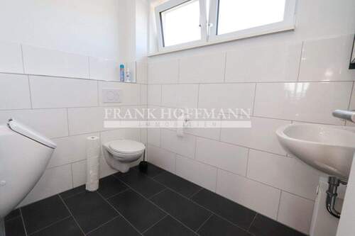 V8828 Bürogebäude Sanitär 2 - 