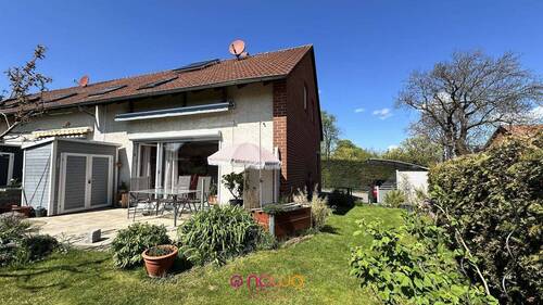 Außenansicht von Süden - Gepflegtes Reihenendhaus mit Südterrasse, Keller, EBK, Carport und Stellplatz in Cremlingen
