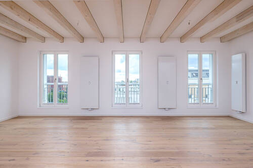 Wohnzimmer - Moderne Dachgeschosswohnung und klassischer Altbau. 2-Zimmer mit Aufdachterrasse in Charlottenburg