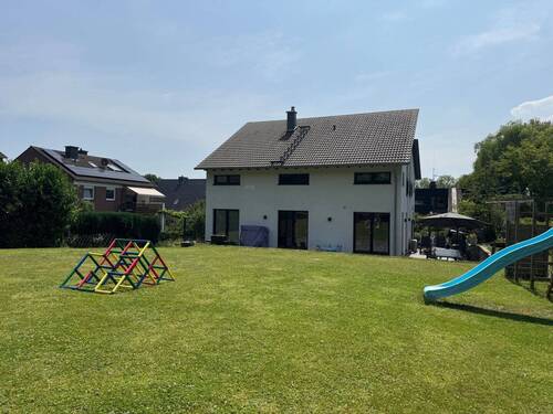 Viel Garten Bewegungsfläche an der Rückeite - Einfamilienhaus mit 184,00 m² in Erkrath zum Kaufen