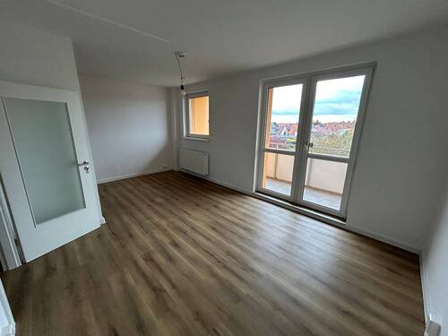 Wohnzimmer - 3 Zimmer Etagenwohnung zur Miete in Magdeburg
