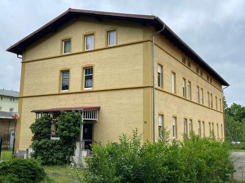 Objektansicht - Großzügiges Mehfamilienhaus mit Gartenflächen und ausreichen Nebengebäuden in Lauchhammer