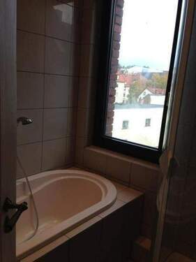Badezimmer mit Wanne - 