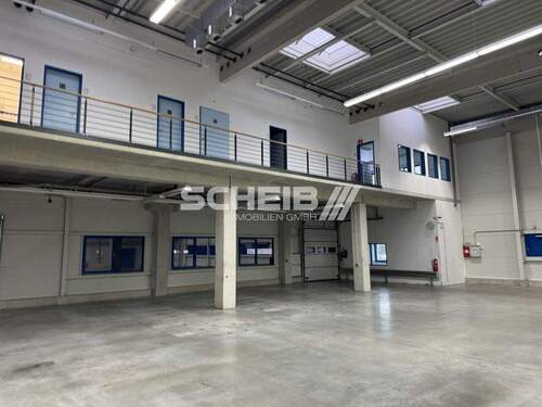 Blick aufs Obergeschoss - Halle in Crailsheim