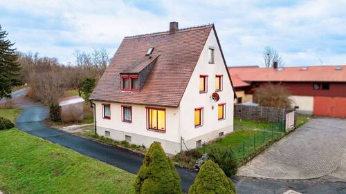 Ansicht 1 - 8 Zimmer Einfamilienhaus zum Kaufen in Marktsteft