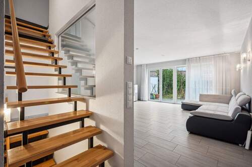 Treppe - Ihr Traumhaus: Modernes Design trifft Energieeffizienz und Familienkomfort!