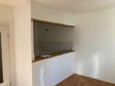 Küche mit Tresen - 2 Zimmer Etagenwohnung zur Miete in Dessau-Roßlau