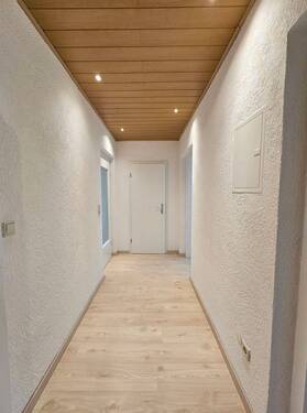 Blick in den Flur - 2 Zimmer Etagenwohnung zur Miete in Dresden