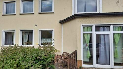 Gebäudeansicht Ost - 8 Zimmer Mehrfamilienhaus, Wohnhaus zum Kaufen in Schwandorf