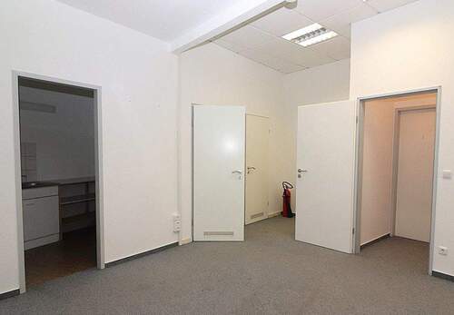 Büroraum oder Lager mit Teeküche.jpg - 