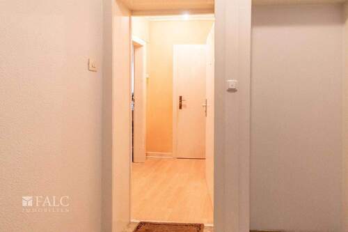 Wohnungseingang - 3 Zimmer Etagenwohnung zum Kaufen in Mönchengladbach