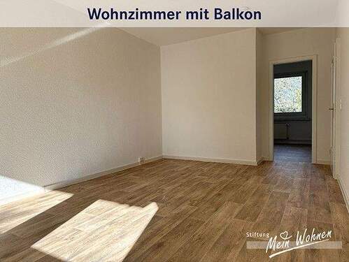 Wohnzimmer mit Balkon - 