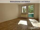 Wohnzimmer mit Balkon - 